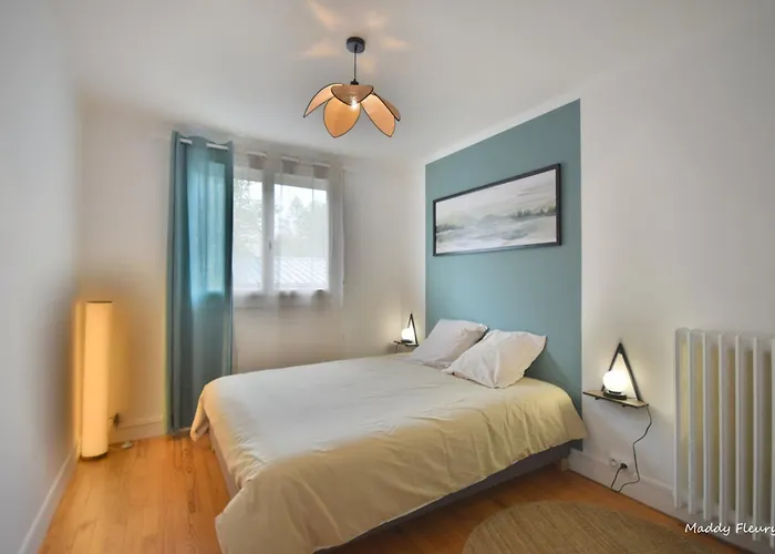 Logement 3 Chambres, Proche Centre Ville, Parking Gratuit