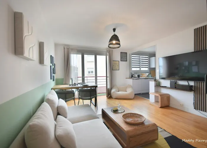Logement 3 Chambres, Proche Centre Ville, Parking Gratuit